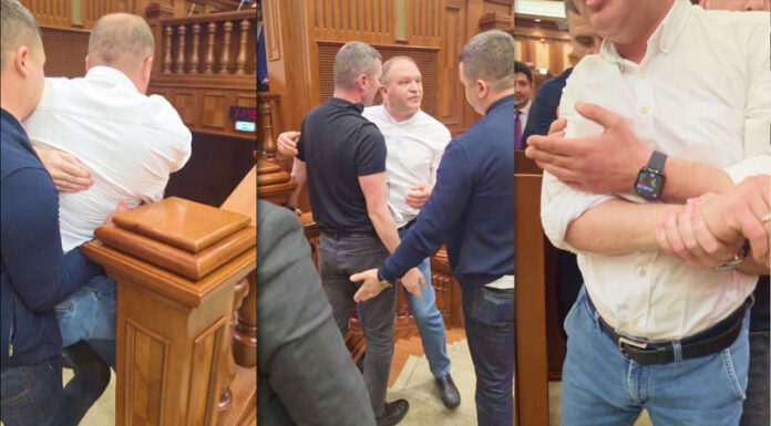 Primarul Ion Ceban, scos forțat de la ședința Parlamentului